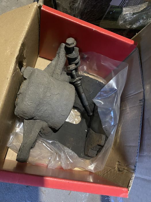 Супорт передний Toyota avensis t25