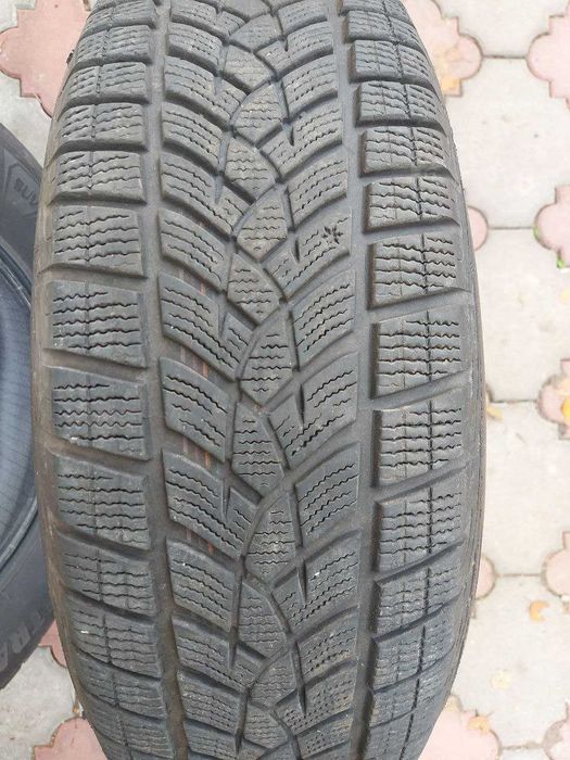 Шини Goodyear UltraGrip Ice SUV G1 225/65 R17 102T (2022 року)