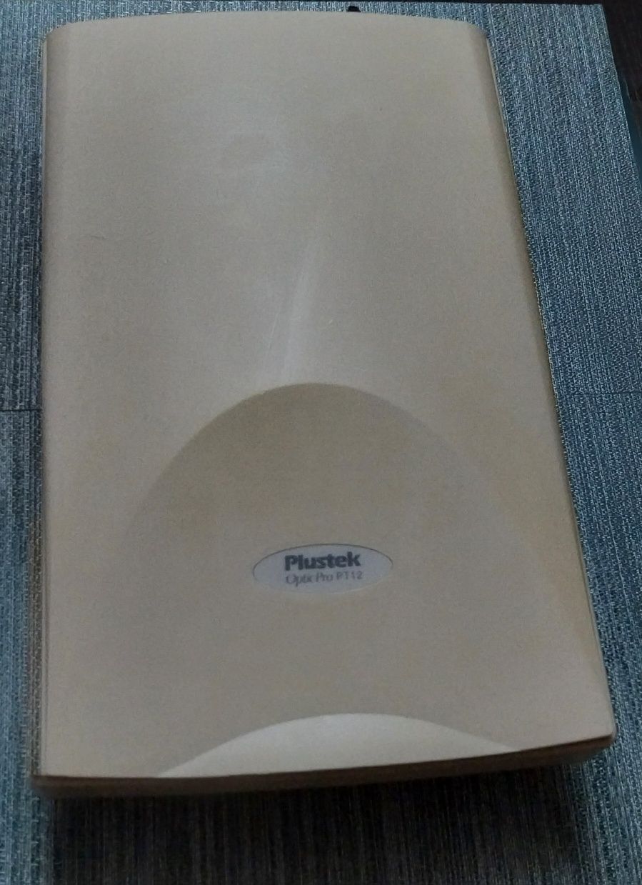 Skaner z przystawką do slajdów plustek pt12