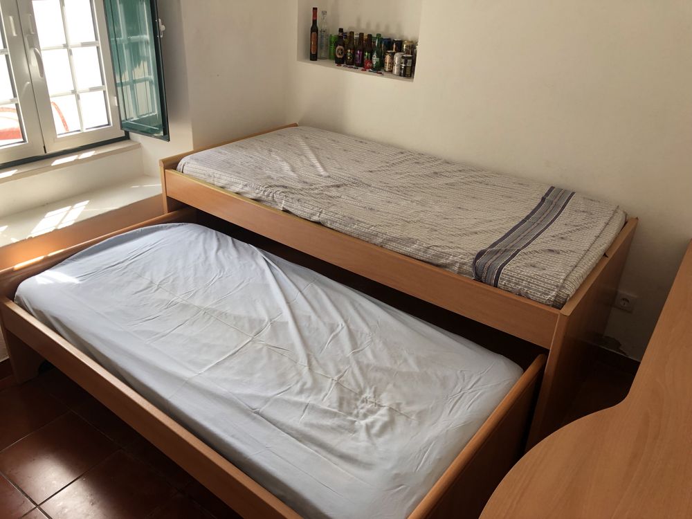Cama e secretária