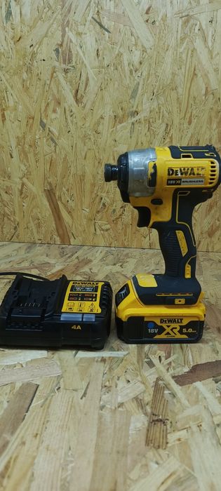 Zakrętarka DeWalt dcf787 18v 5 ah