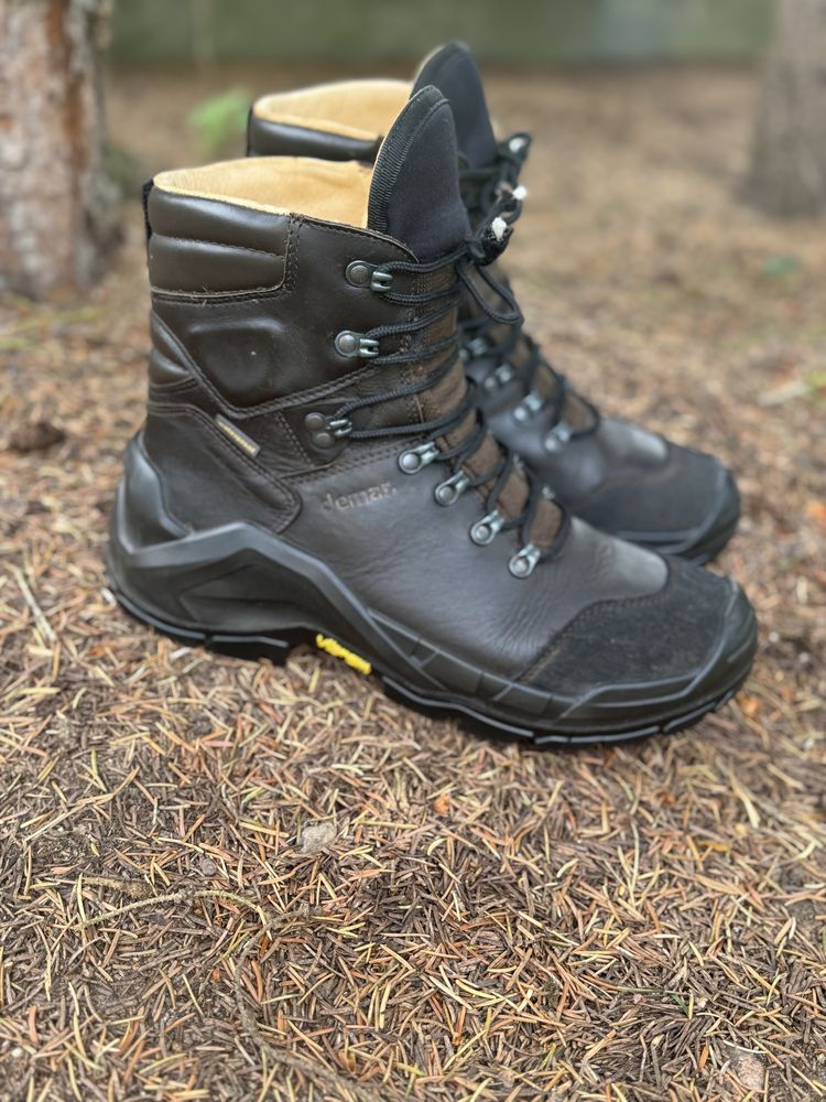Buty Demar skórzane trekkingowe