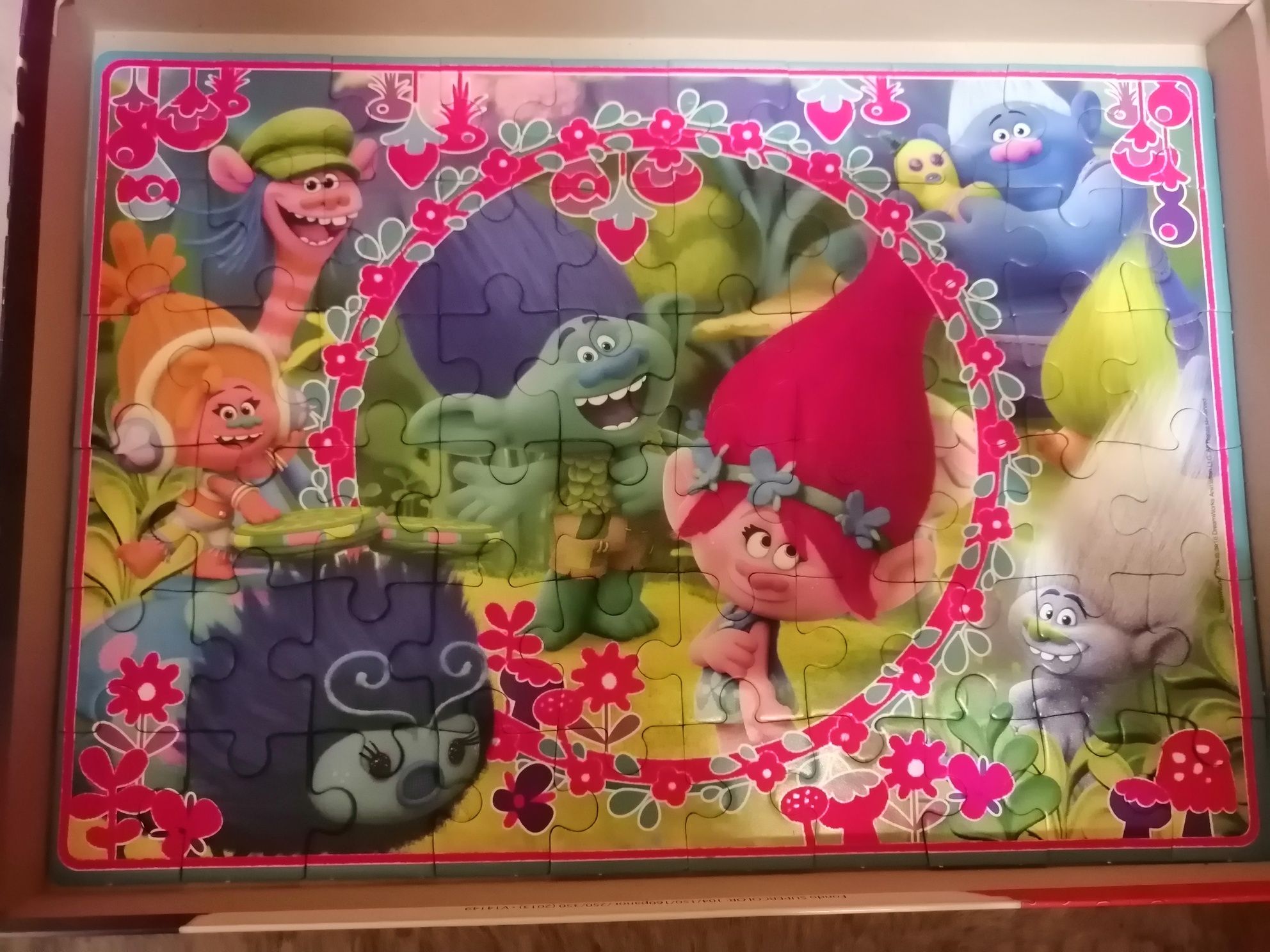 Zestaw Trolle puzzle Clementoni, książka, figurki Hasbro