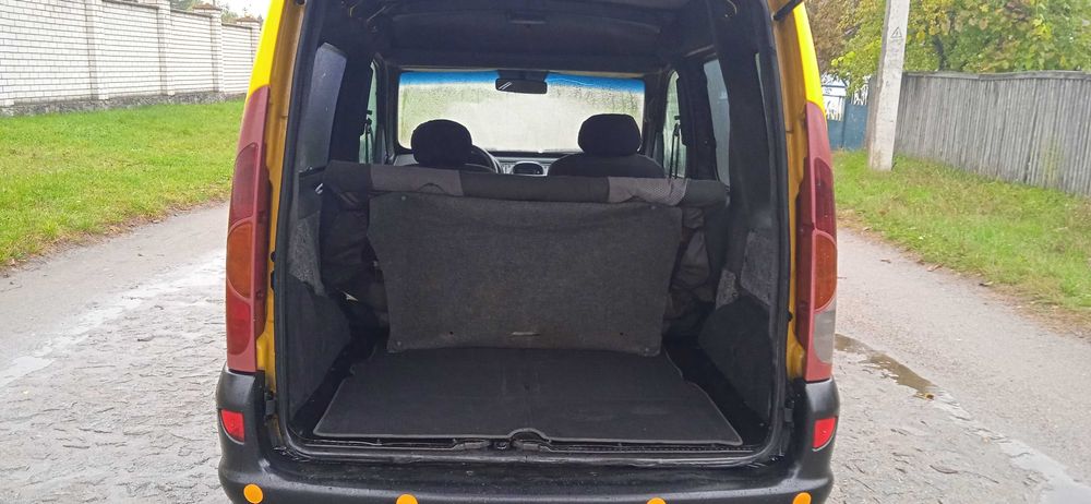 Мінівен Renault Kangoo Пасажир 2000 року. 1,9D Простий дизель