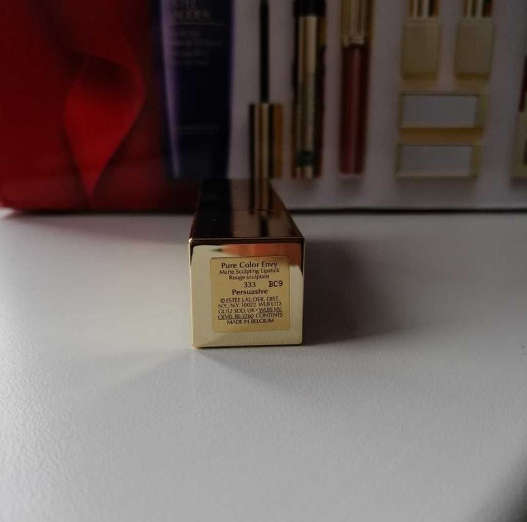 Помада Estee Lauder