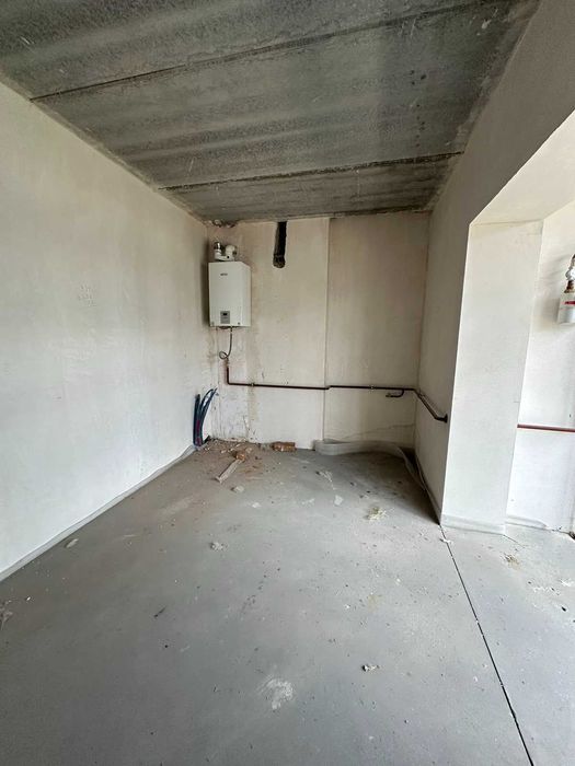 Продам велику 2-кімнатну квартиру - 70 м.кв