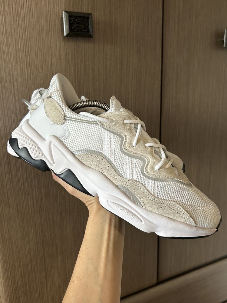 Чоловічі кросівки Adidas OZWEEGO