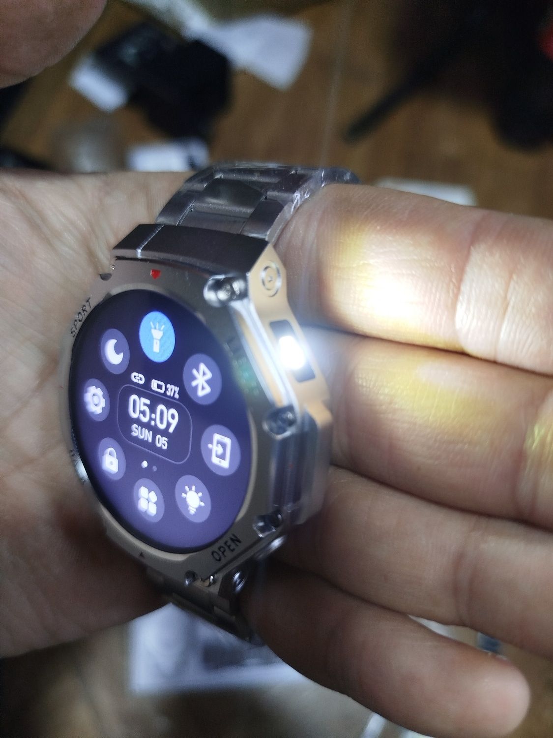 Смарт часы а титановом корпусе,GPS, NFC, AMOLED.