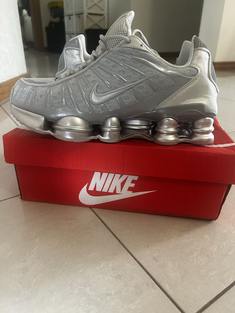 Nike shox nowe .