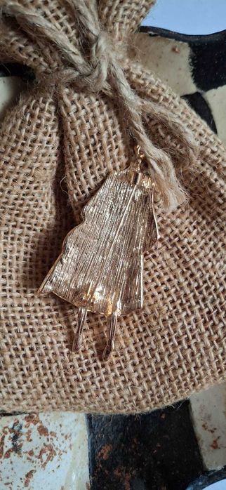 Duża czerwona broszka 7 cm nowa złota elegancka High Fashion