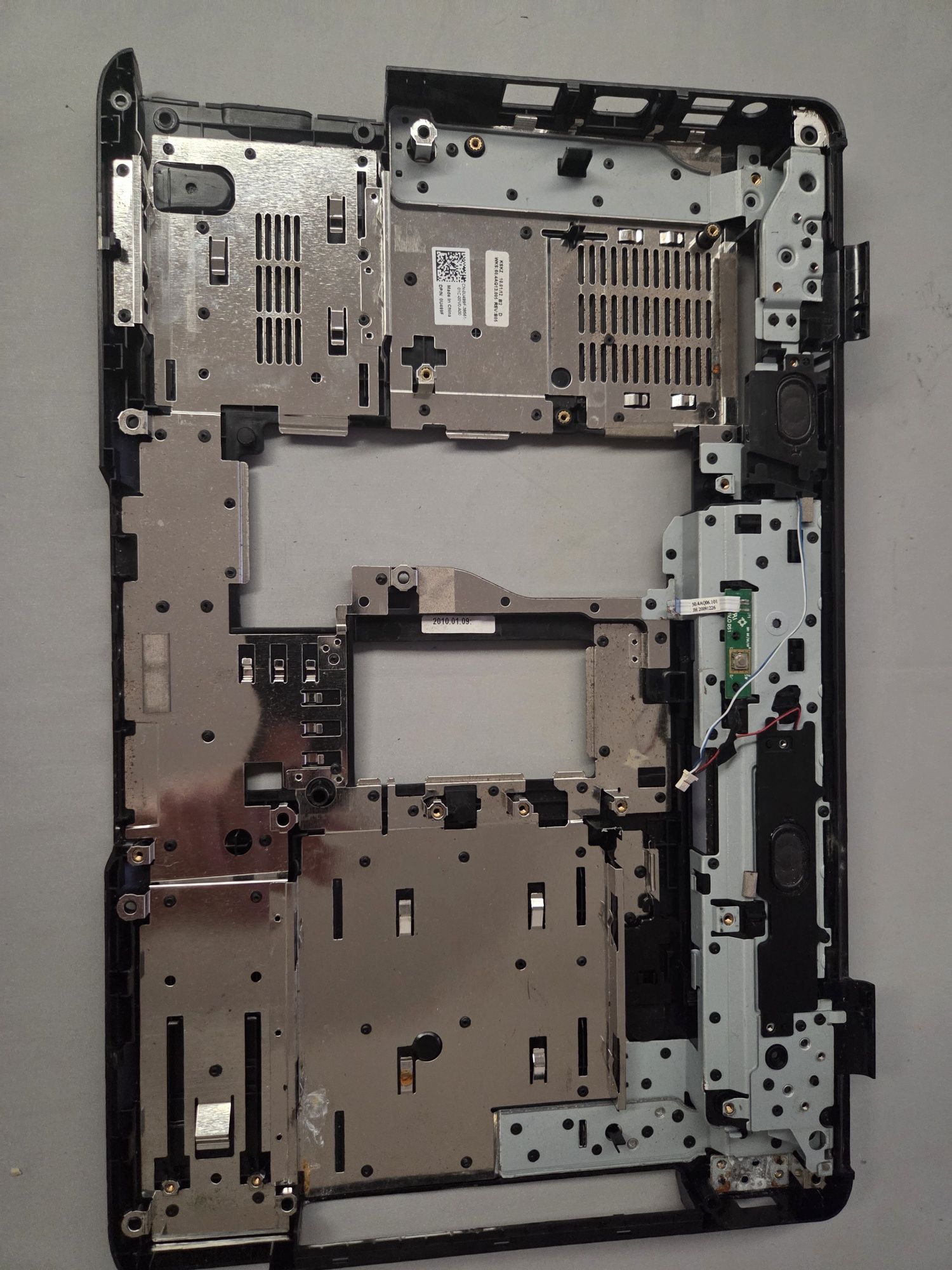 Sprzedam dolną obudowe do laptopa DELL INSPIRON 1545