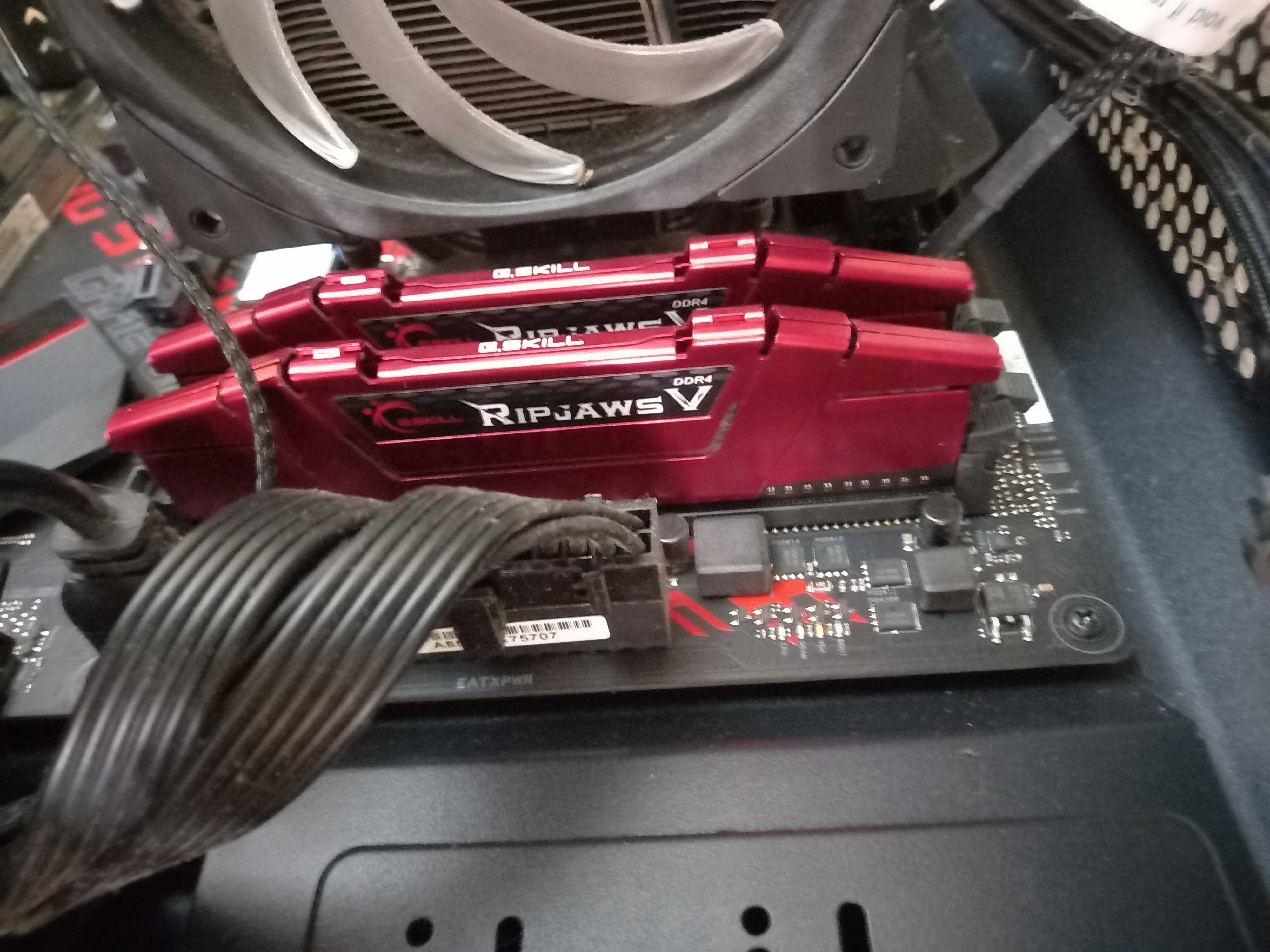 ROG STRIX B360-H GAMING + I5 9400 + 16GB DDR4