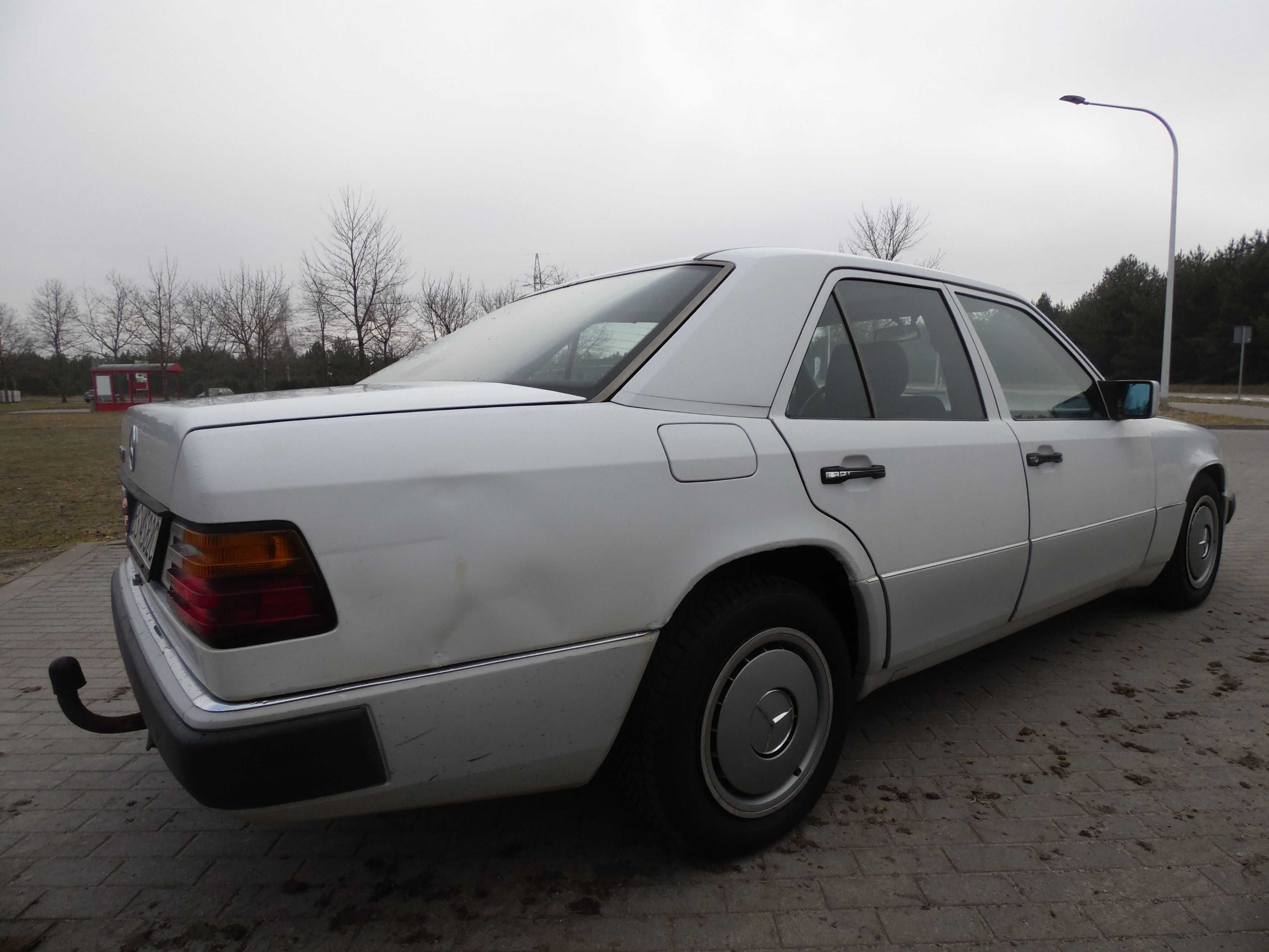 Mercedes-Benz W124 200D