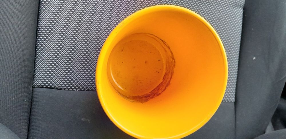 Doniczka koloru żółtego