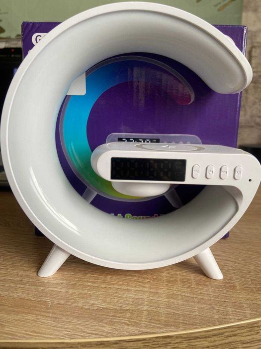 Настільна смарт лампа, біла, велика.