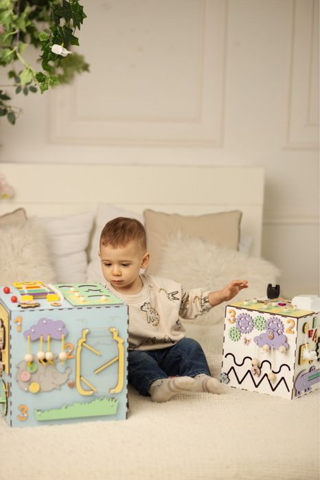 Бизикуб, бізікуб, бізіборд, розвиваючий куб, монтесорі, сенсорні ігри