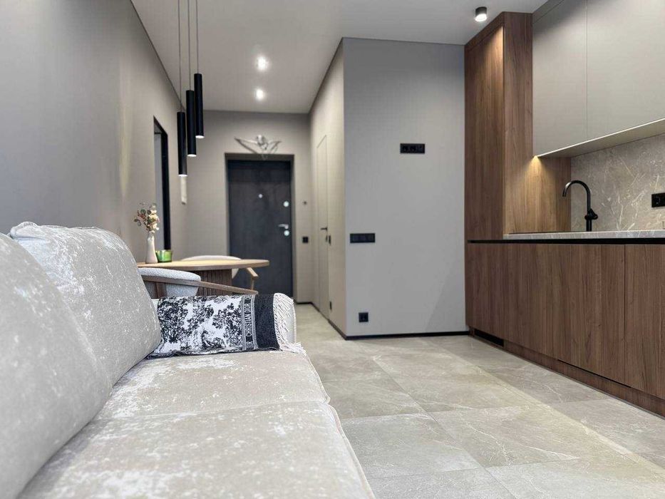 Стильна дизайнерська 1-к квартира в ЖК Липки, біля озера та парку