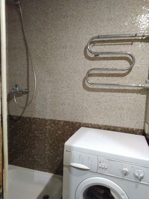 Без комісії.  Можливо на 1 міс. 2-х кімн. кв. зупинка торг.центр.