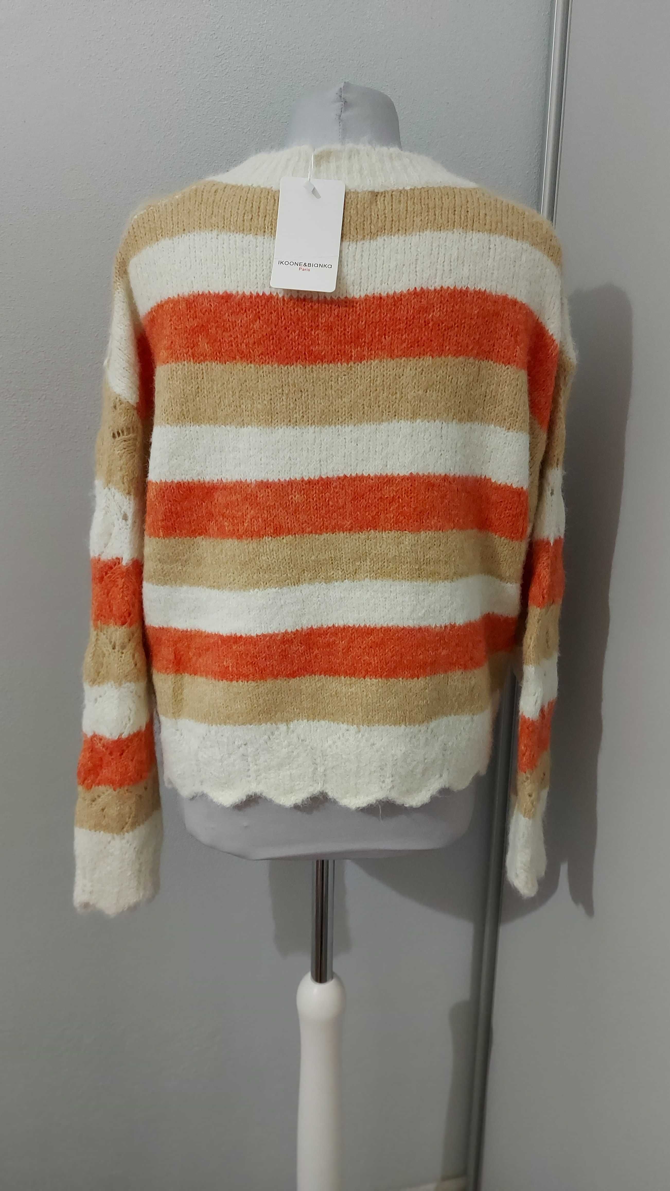 Sweter ażurowy w pasy .