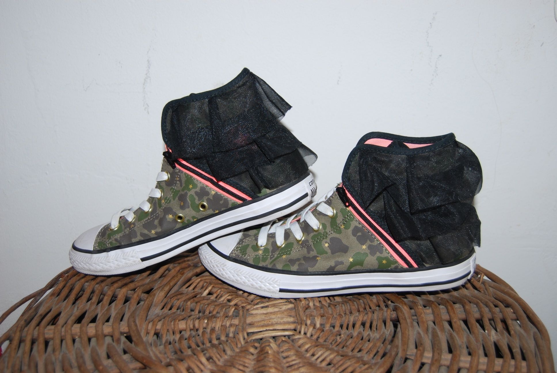 Trampki Converse Chuck Taylor buty 36 dł wkł 22 z falbanki na 2 zamki