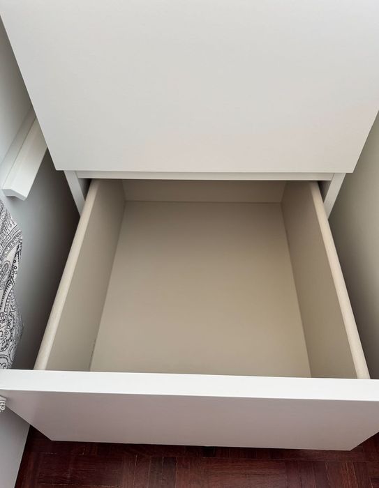 vendo mesa de cabeceira (ikea)