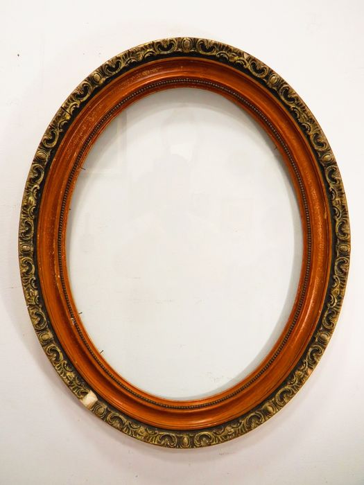 Antiga grande moldura.