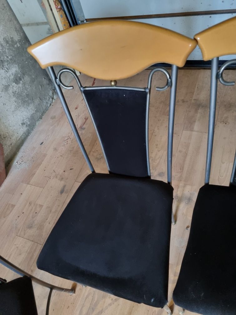 Krzesła metalowe z obiciem