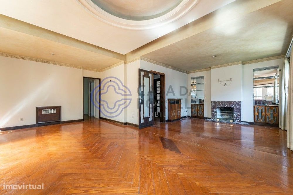 Moradia Art Deco nas Antas para restauro - junto à Praça Velásquez