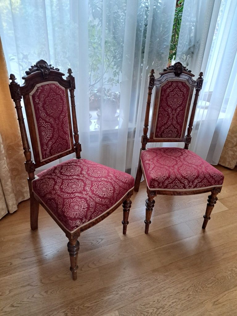 Dwa krzesła eklektyczne po renowacji