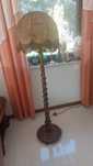 Lampa stojaca drewniana