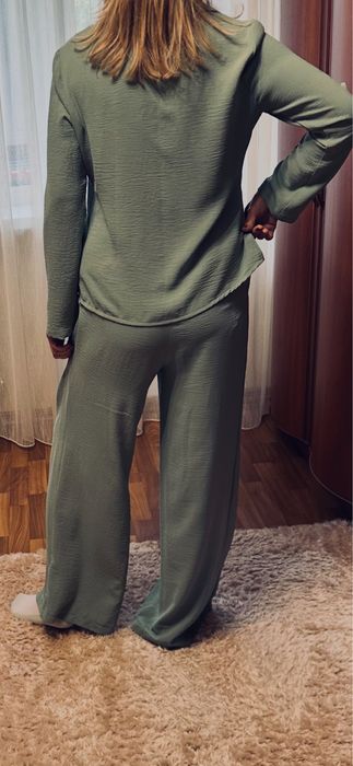 Літній жіночий костюм