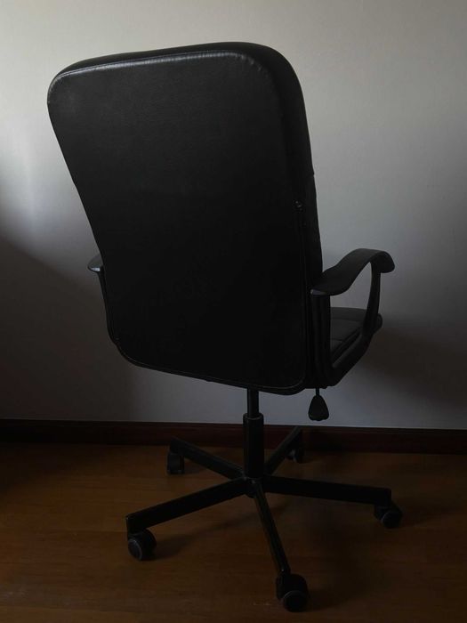 Cadeira de escritório – conforto + estilo