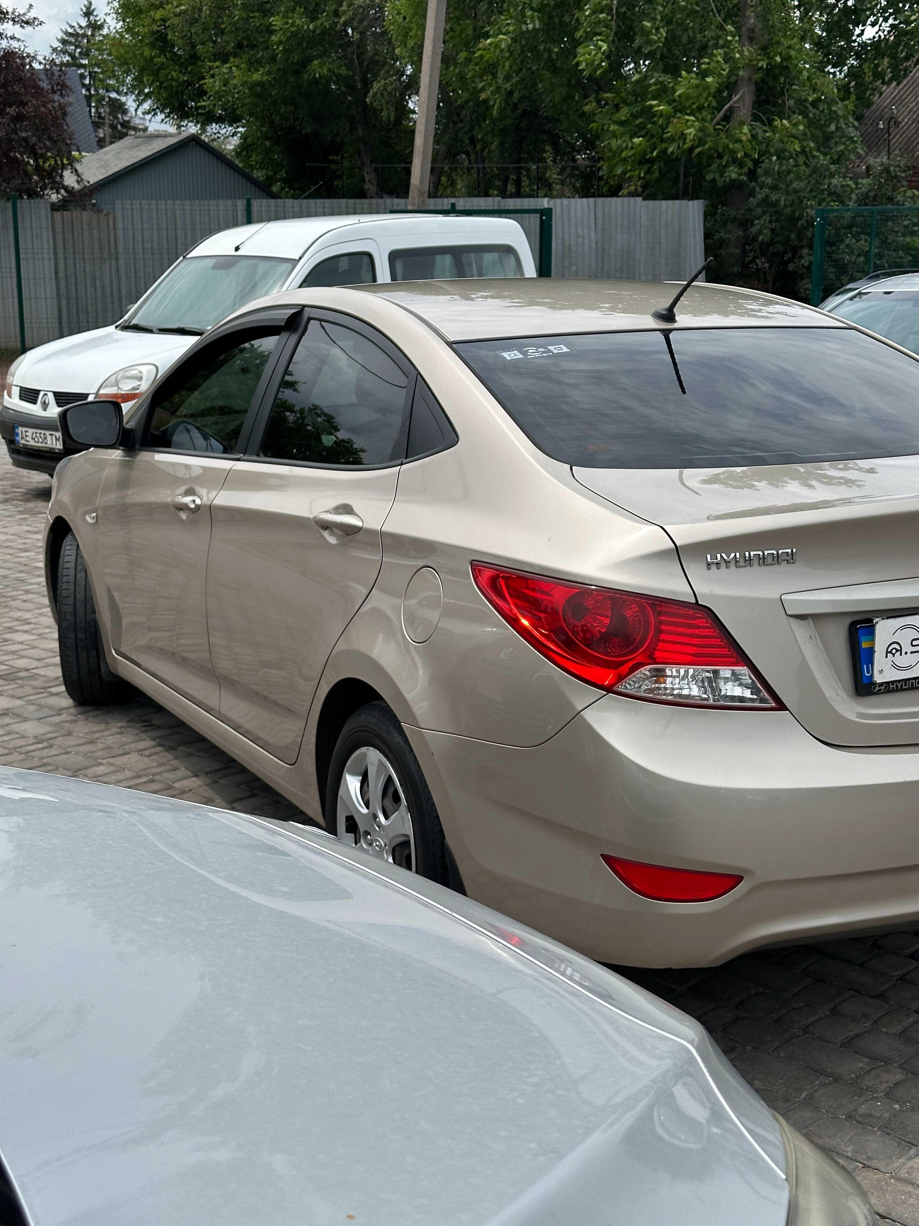 Продам Hyundai Accent 2012 рік можлива розстрочка,кредит!