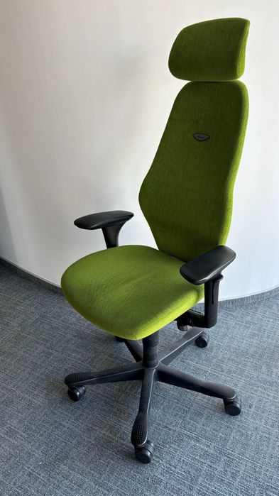 Fotel obrotowy Kinnarps seria Plus z zagłówkiem zielony (ok. 40 szt.)