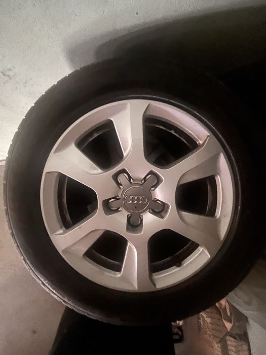 Alufelgi Audi A4 - B8 z orginalnymi deklami audi