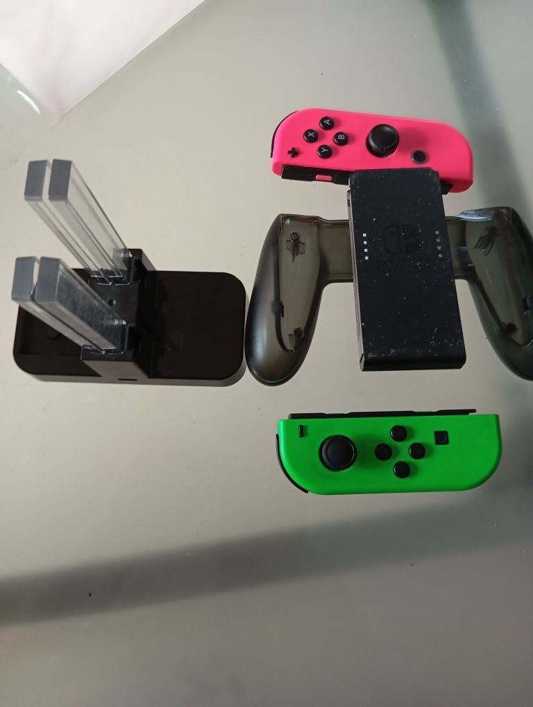 Joy-Con (par) + Base Carregamento 4x + Grip com Carga – Nintendo Switc