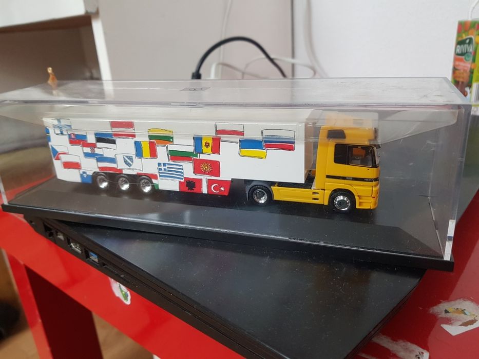 Model zabawka ciężarówka Mercedes