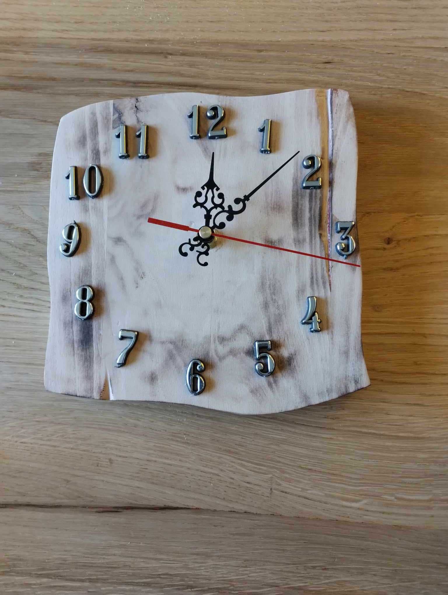 Ręcznie wykonany zegar ścienny z drewna
