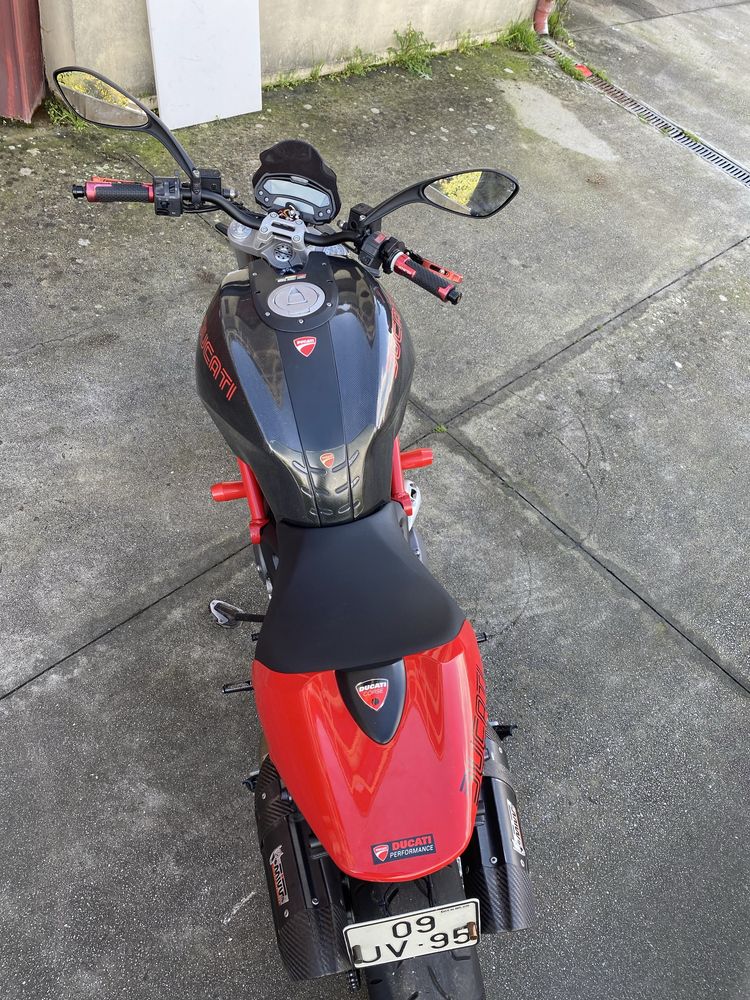 Ducati Monster 696 Carbono