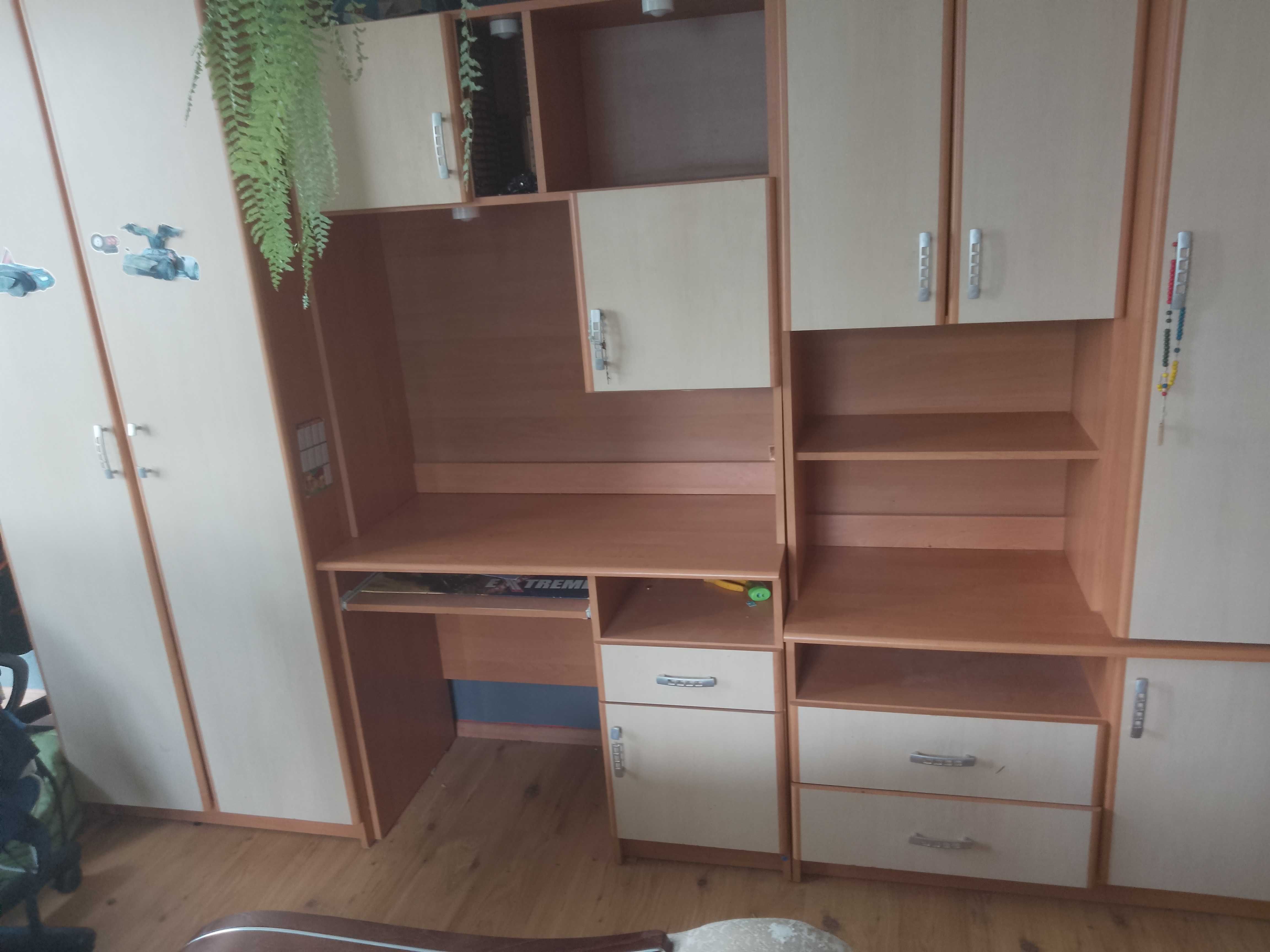 Sprzedam meble z biurkiem