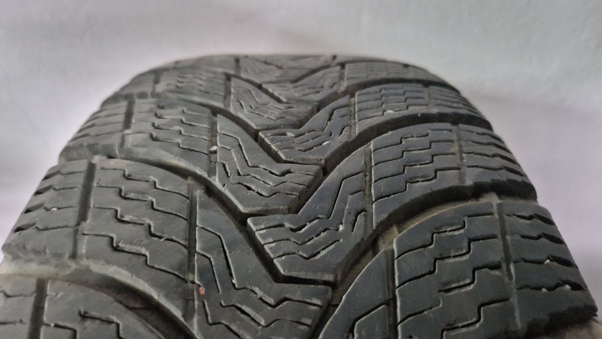 Колеса 215/60/r16 Зимні. Mitsubishi Grandis.