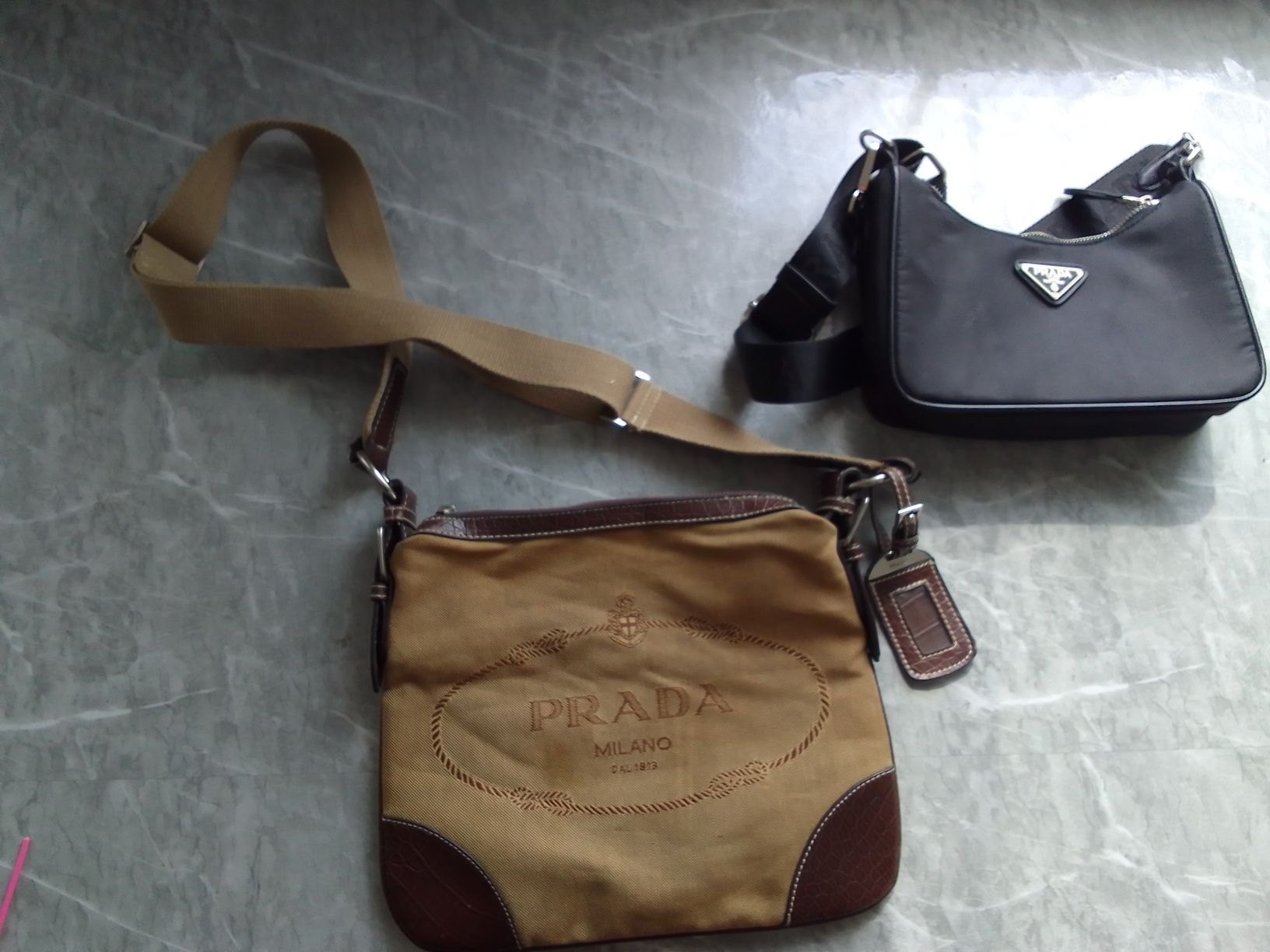 Сумка відомого бренду Prada