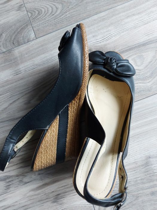 Sandalki na niskim koturnie CCC r 38 24,5cm