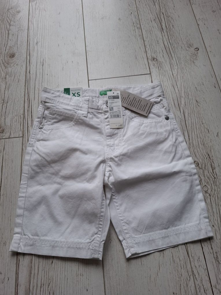 Spodenki białe roz 110 z metką United Colors of Benetton