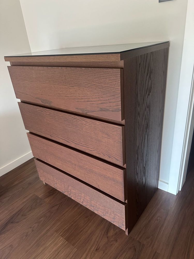 Comoda Ikea de 4 gavetas e tampo em vidro + Mesinha de cabeceira