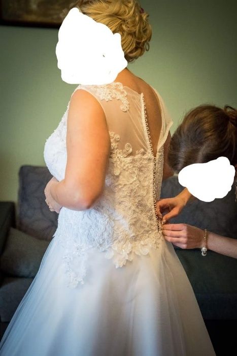 Suknia ślubna (rozmiar 42)