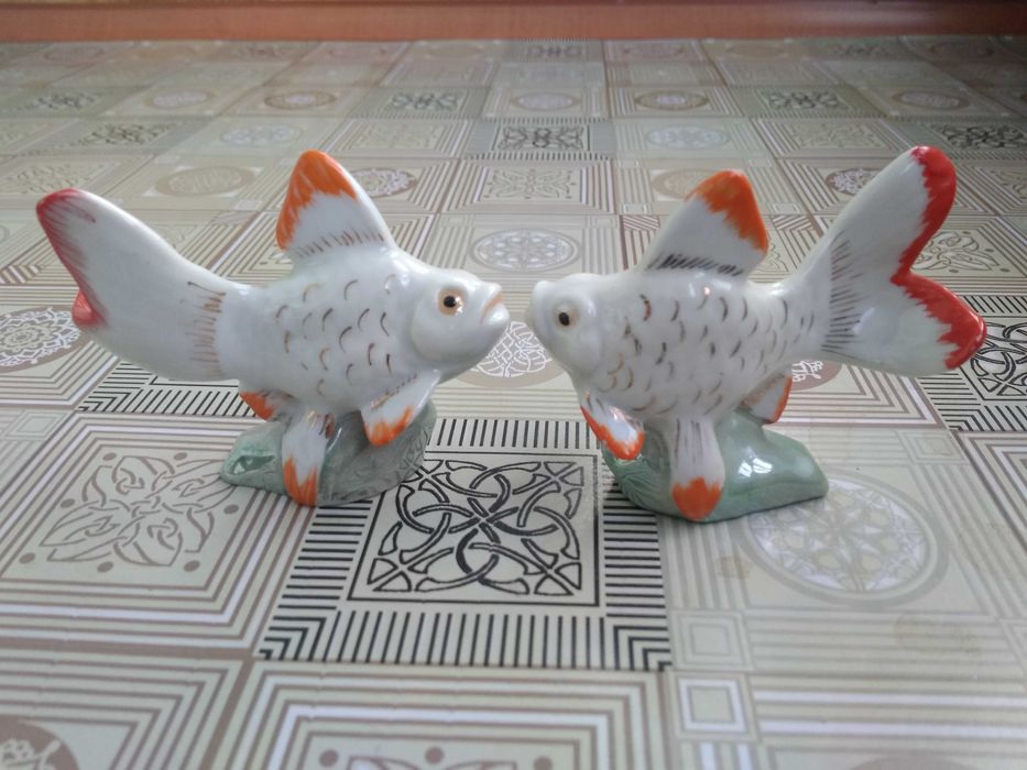 продам фарфоровые скульптуры "Рыбки"