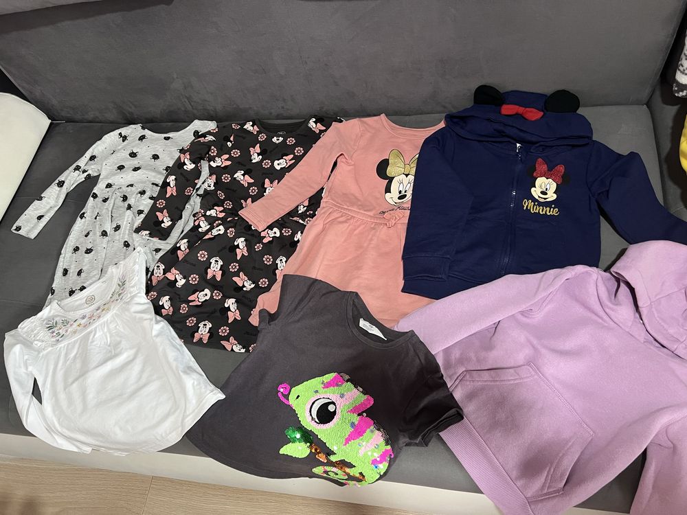 Mini wyprawka dla dziewczynki, sukienki, bluzy r.104