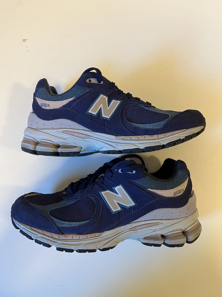 New Balance 2002R