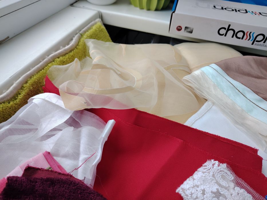 Остатки тканей, тюли, лоскутки